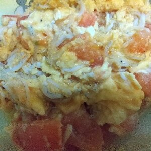 フライパンで簡単、しらすとトマトの卵炒め